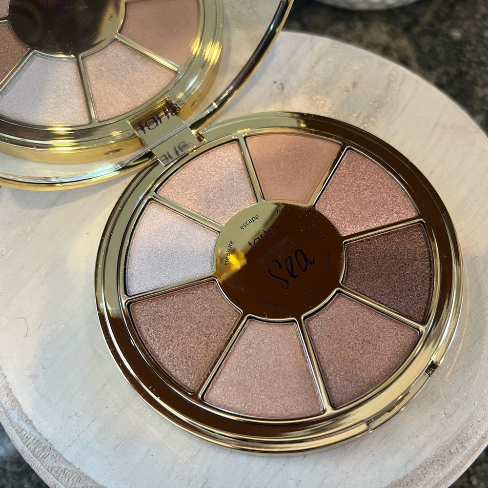 RARE and Sought After Tarte Rainforest of the Sea Volume III Eyeshadow Palette - Picture 5 of 7